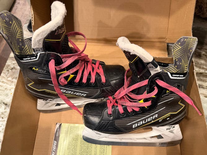 2024 Bauer Supreme M40 Hockey Skates Regular Width Size 2 (Used)