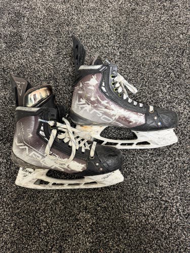 Silver 2021 Bauer Vapor Hyperlite Hockey Skates Wide Width 7.5 (Used)