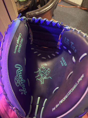 2025 Rawlings Heart of the Hide RH Catcher's Baseball Glove 34" (New)