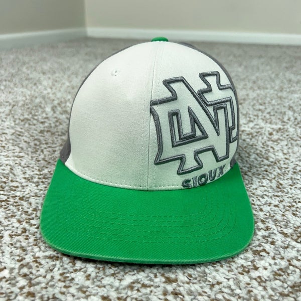 North Dakota Sioux Hat Mens Medium Green Flex Stretch Cap NCAA Hockey College