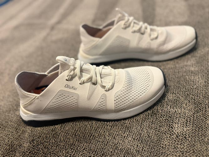 Olukai Huia women’s white slip on shoes.