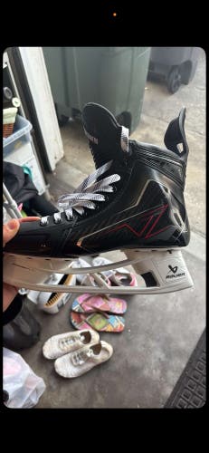 CCM Vizion Hockey Skates Regular Width Pro Stock 9.5 (Used)