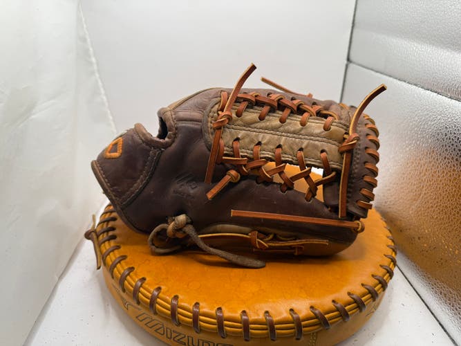 Infield RH Nokona S-200 Baseball Glove 11.25" (Used)