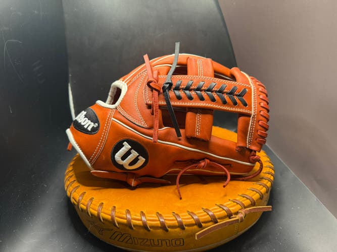 Infield RH Wilson A2000 1785 Baseball Glove 11.75" (Used)