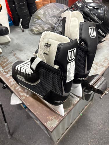 Used WinnWell AMP300 Senior Hockey Skate Senior 6 11337-S000499463