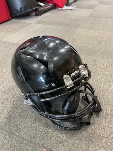 Used Schutt VENGEANCE A11 YOUTH FB Helmet Black LG 11614-S000246188