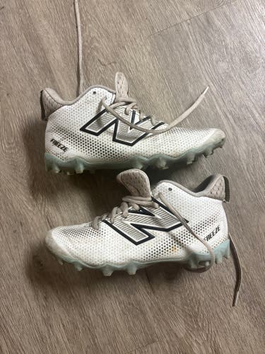 White Unisex 3Y (Big Kids / Youth) Youth New Balance Freeze 3.0 High Top Molded Cleats (Used)