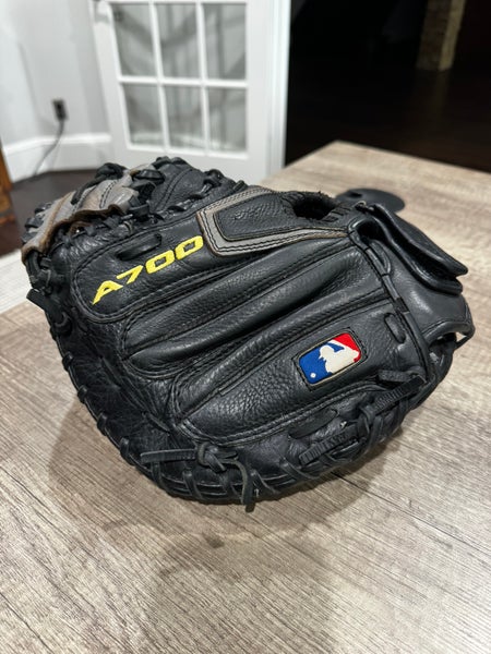 Wilson A700 RH Catcher's Baseball Glove 32" (Used)