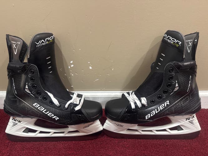 Black Bauer Vapor Hyperlite Hockey Skates Narrow Width Pro Stock 8/7 (New) Item#ND87