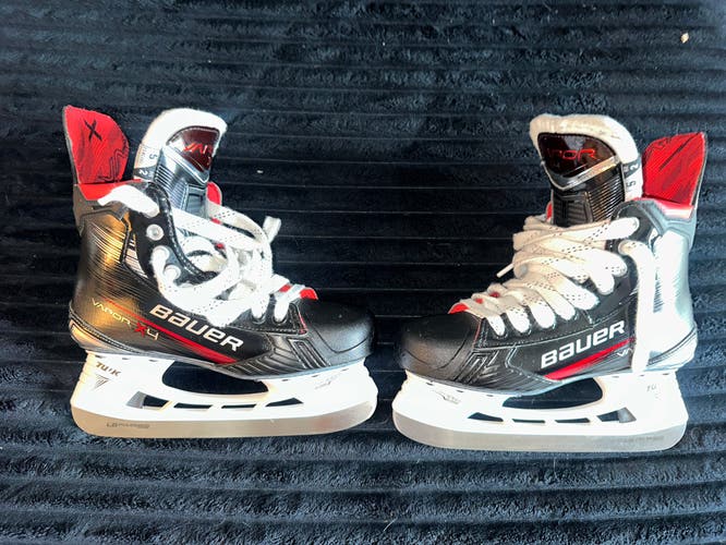 2023 Bauer Vapor X4 Hockey Skates Regular Width Size 5 (Used)