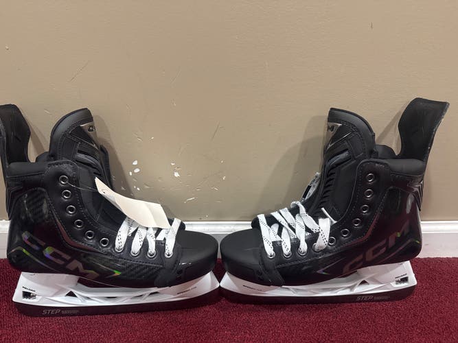 Black CCM JetSpeed FT8 Pro Hockey Skates Regular Width Pro Stock 9 (New) Item#CH89
