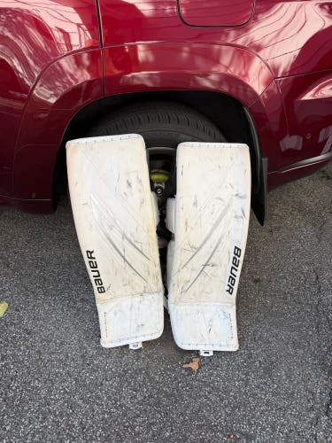 34" Bauer Vapor Hyperlite 2 Goalie Leg Pads