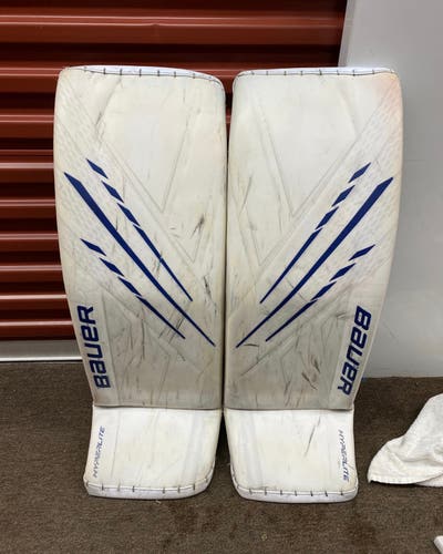 Large Bauer Vapor Hyperlite Goalie Leg Pads (Used)