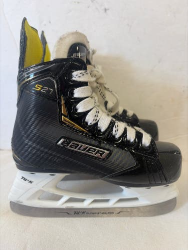 Black Bauer Supreme S27 Hockey Skates Regular Width 11 (Used)