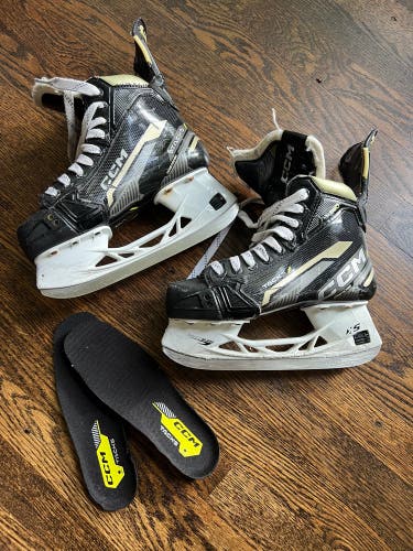 2022 CCM AS-590 Hockey Skates Regular Width Size 4.5 (Used)