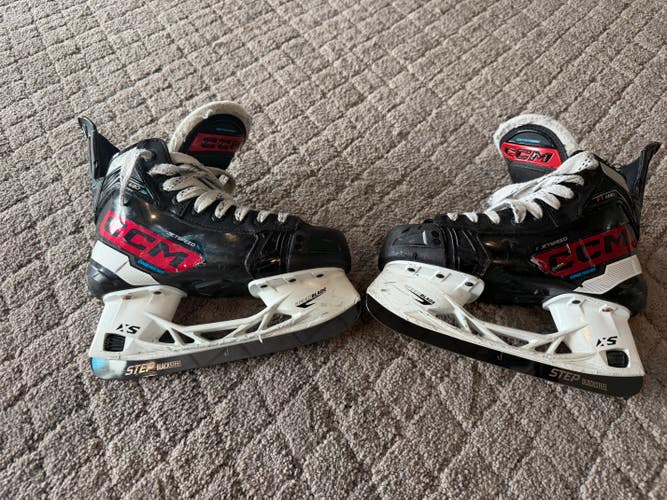 CCM JetSpeed FT680 Junior Hockey Skates – Size 3.5 Regular (Used)