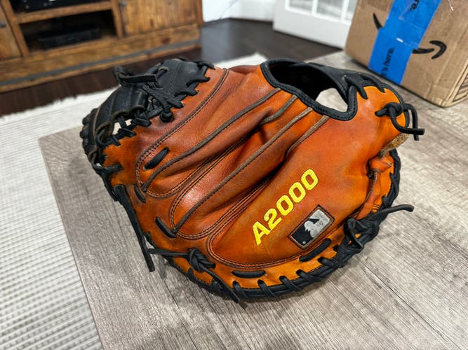 Wilson A2000 RH Catcher's Baseball Glove 32.5" (Used)