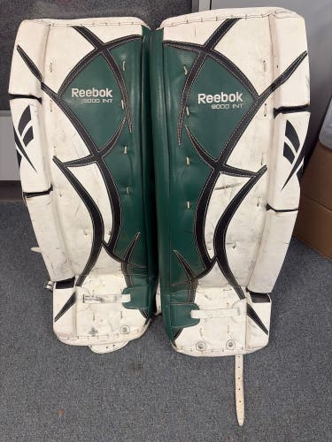 29" Reebok 9000 Goalie Leg Pads (Used)