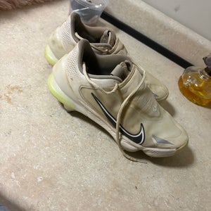 Nike Force Zoom Trout 8 Pro Metal Baseball Cleats — White/Black — Size 9.5