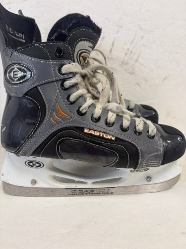 Easton Synergy 800E Hockey Skates Regular Width 6.5 (Used)
