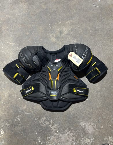 Small Junior CCM Tacks 9080 Shoulder Pads (Used)