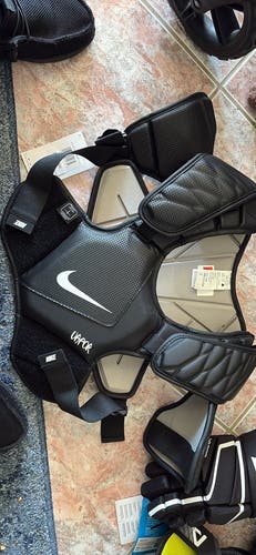 Medium Adult Nike Vapor Shoulder Pads (New)