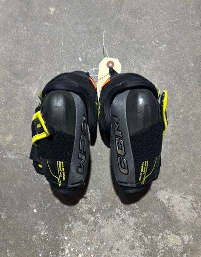 Junior Small CCM Elbow Pads (Used) Tacks XF
