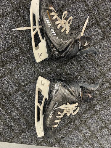 Black 2025 Bauer Vapor Flylite Hockey Skates Regular Width Pro Stock 8.5 (Used)