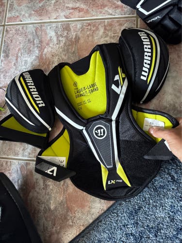 Large/Extra Large Youth Warrior ALPHA LX PRO Shoulder Pads (New)