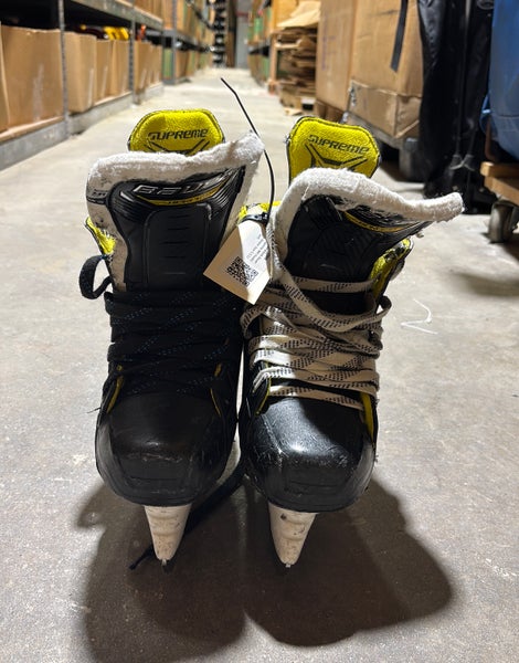 Intermediate Bauer Supreme M4 Hockey Skates Size 5.5 (Used)