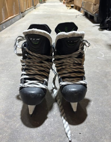 Junior CCM Ribcor 50k Pump Hockey Skates Size 3 (Used)