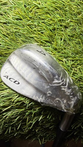Men's Tour Right Handed Wedge Regular Flex 52 Degree Graphite Shaft (New)