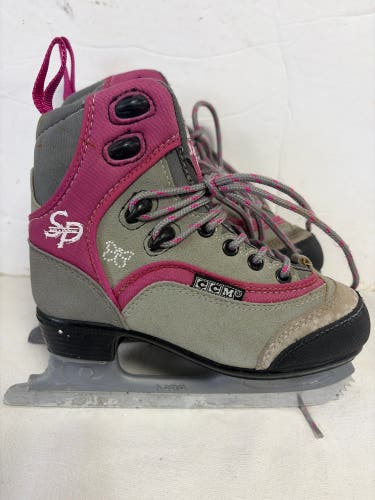 CCM Jamie Girl Figure Skates B Junior 13 (Used)