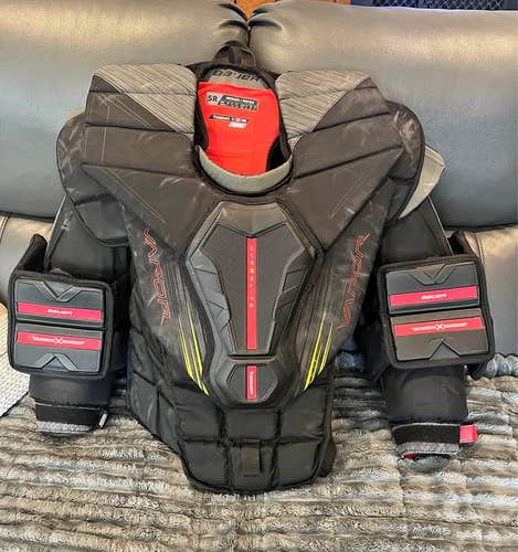 Bauer Vapor Hyperlite 2 Goalie Chest Protector (Senior Medium)