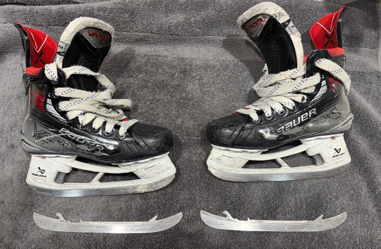 Black 2023 Bauer Vapor X5 Pro Hockey Skates Regular Width Size 2 (Used)
