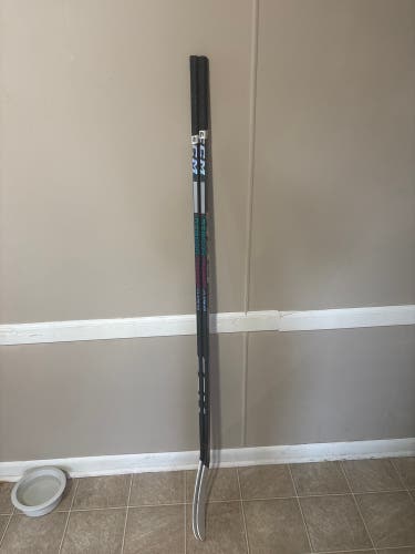 Intermediate CCM Ribcor Unleashed Right Handed Hockey Stick P28 65 Flex (New)