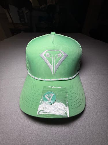 La Vita Golf Green Adjustable Golf Cap Logo, and Ball Marker.
(New)