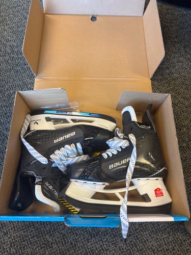NEW Bauer Supreme Shadow Hockey Skates Regular Width 6 Fit 1