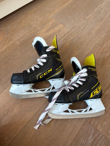 2020 CCM Super Tacks 9350 Hockey Skates Regular Width 13 (Used)
