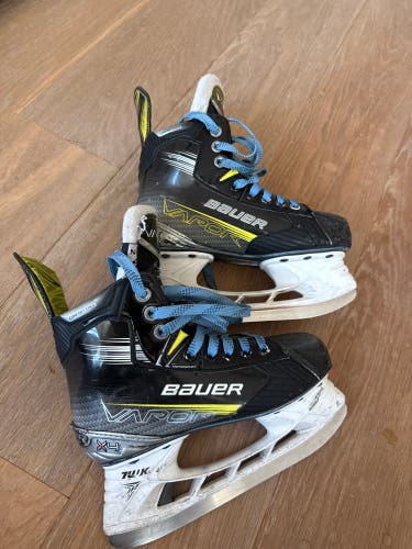 2023 Bauer Vapor X4 Hockey Skates Extra Wide Width Size 2 (Used)