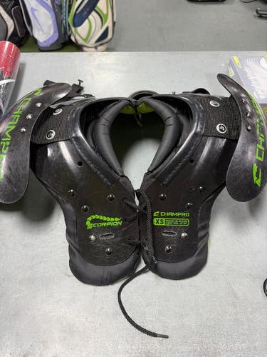 Used Champro SCORPION YOUTH FB Shoulder Pads Black XS 11307-S000266883