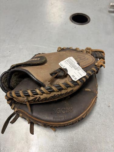 Used Akadema AGC98 BB/SB Catchers RH Throw None 32" 11307-S000268579
