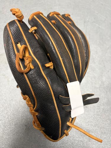 Used Wilson A2000 BB/SB Glove RH Throw Black 11 1/2" 11307-S000268794