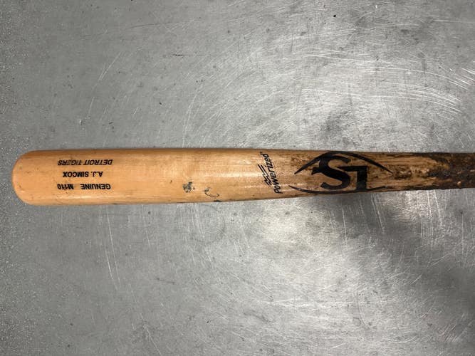Used Louisville Slugger GENUINE M110 BB/SB Wood Bat 33" 11307-S000268762