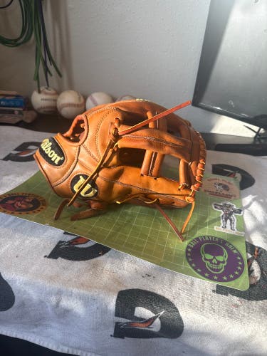 Wilson A2000 RH Infield Baseball Glove 11.75" (Used)
