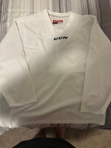 White Small Adult Unisex CCM Jersey (Used)