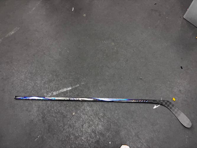 Intermediate Bauer Vapor Flylite Right Handed Hockey Stick P28 65 Flex (New)