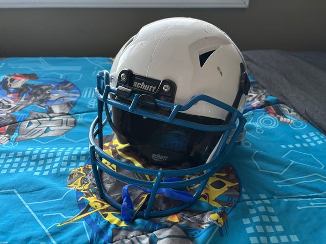 White Youth Small Schutt Vengeance A11 Helmet (Used)