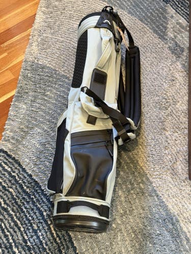 Jones Players Series Carry Golf Bag NWT Cooler Pouch