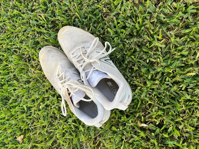 White Men's Size 13.0 (W 14.0) Adult New Balance 3000V2 Low Top Molded Cleats (Used)